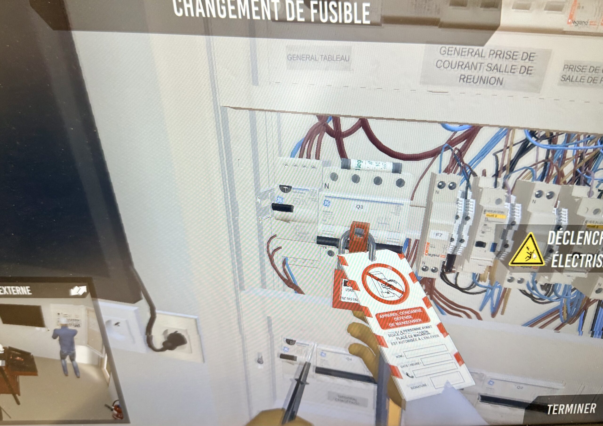 Exercice de consignation électrique et condamnation simulé en réalité virtuelle