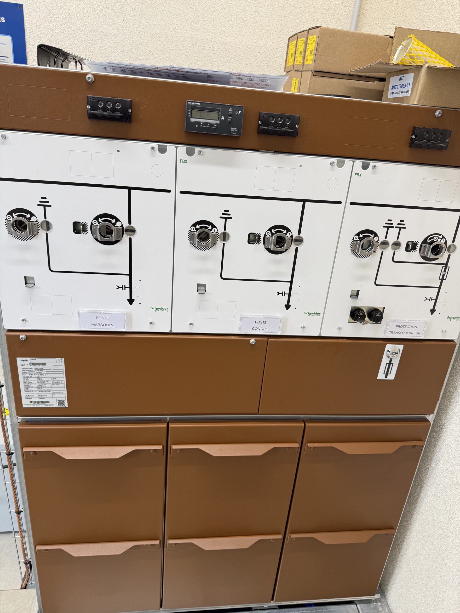 Simulation pédagogique de changement de fusible et prévention du risque électrique
